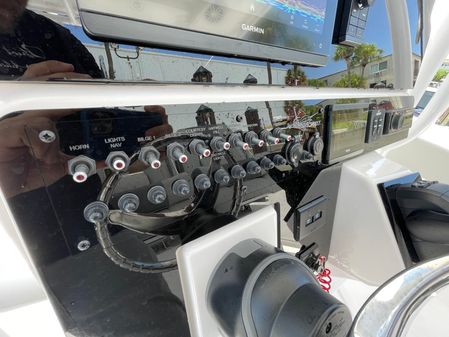 Aquasport 2500 Center Console image