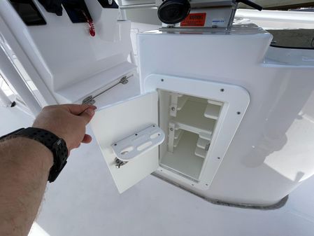 Aquasport 2500 Center Console image