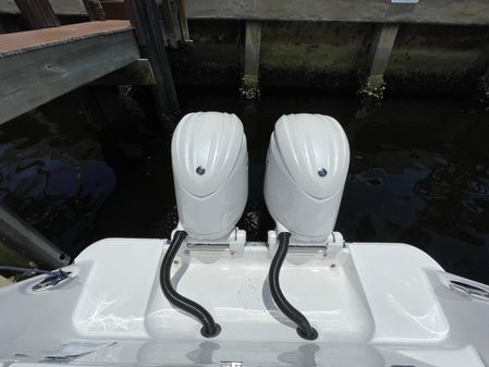 Aquasport 2500 Center Console image