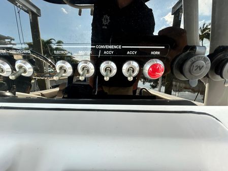 Sportsman Heritage 251 Center Console image