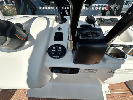 Sportsman Heritage 251 Center Console image