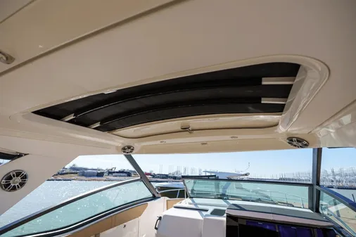 Sea Ray Sundancer 320 image