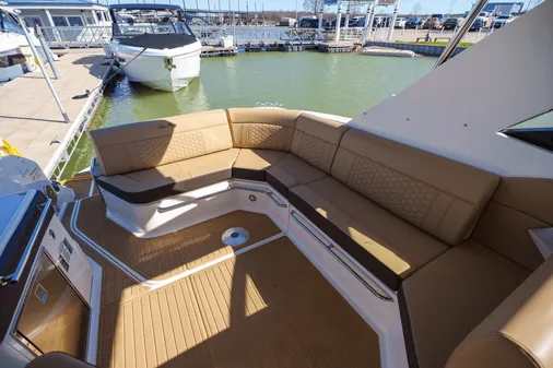Sea Ray Sundancer 320 image