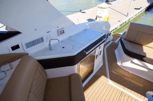Sea Ray Sundancer 320 image