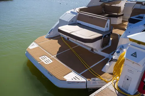 Sea Ray Sundancer 320 image