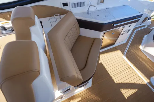 Sea Ray Sundancer 320 image