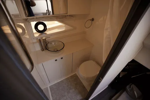 Sea Ray Sundancer 320 image