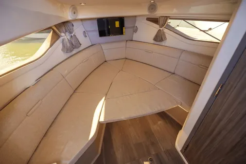 Sea Ray Sundancer 320 image