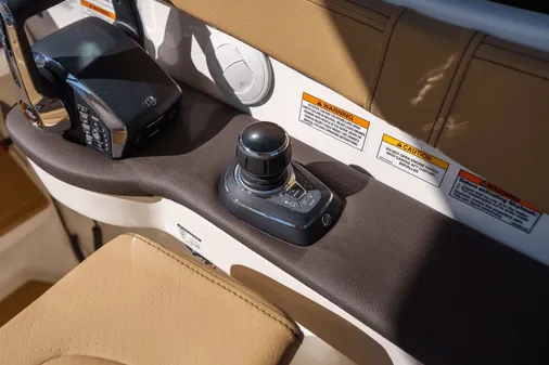 Sea Ray Sundancer 320 image