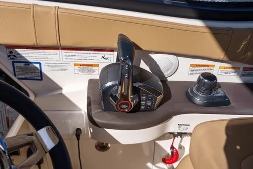 Sea Ray Sundancer 320 image