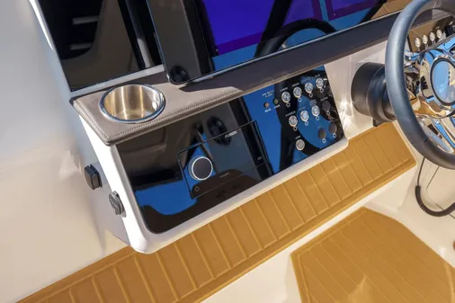 Sea Ray Sundancer 320 image