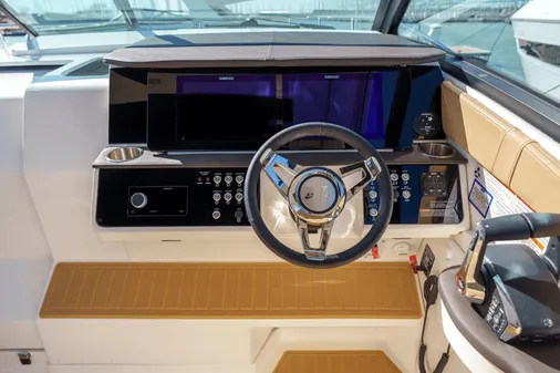 Sea Ray Sundancer 320 image