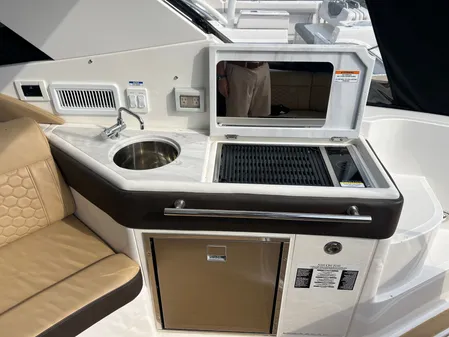 Sea Ray Sundancer 320 image
