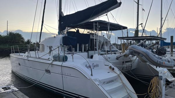 Lagoon 380 owner's version