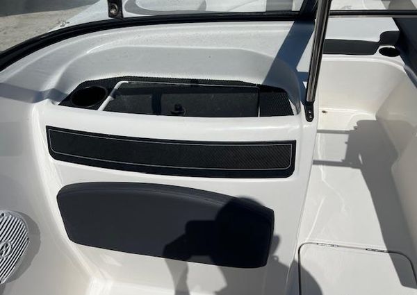 Bayliner VR5-BOWRIDER-OB image