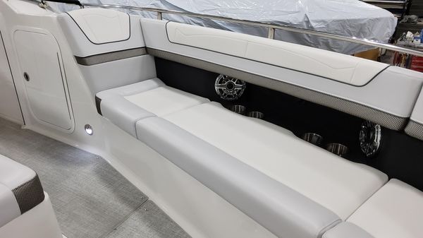 Formula 350-CROSSOVER-BOWRIDER image