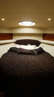 Riviera 40 Flybridge image