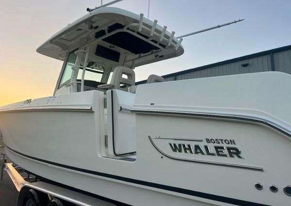 Boston-whaler 330-OUTRAGE image