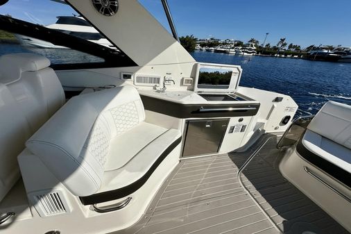 Sea Ray 320 Sundancer OB image