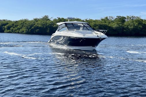 Sea Ray 320 Sundancer OB image