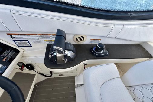 Sea Ray 320 Sundancer OB image