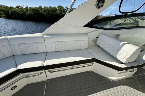 Sea Ray 320 Sundancer OB image