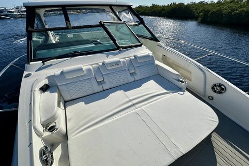 Sea Ray 320 Sundancer OB image