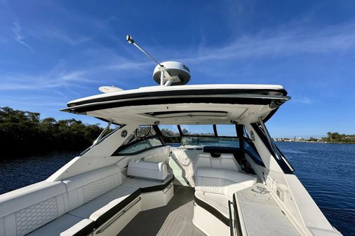 Sea Ray 320 Sundancer OB image