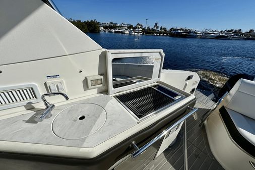 Sea Ray 320 Sundancer OB image