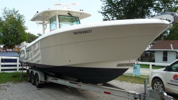 Hydra-Sports 3400 Center Console