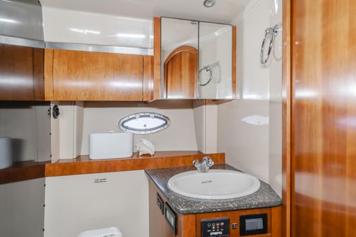 Cruisers Yachts 420 Express image