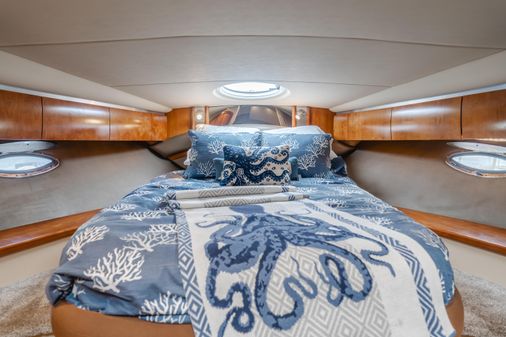 Cruisers Yachts 420 Express image