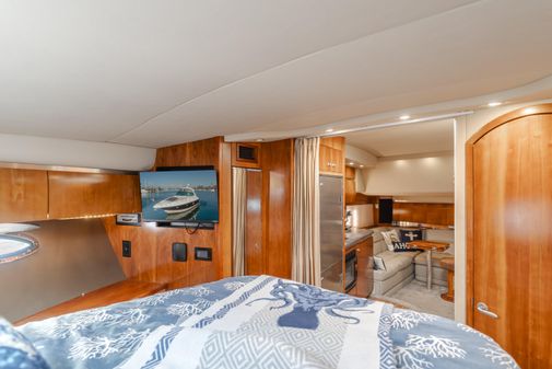 Cruisers Yachts 420 Express image