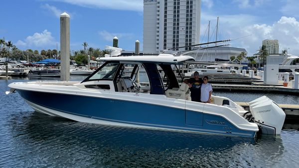 Boston Whaler 350 Realm