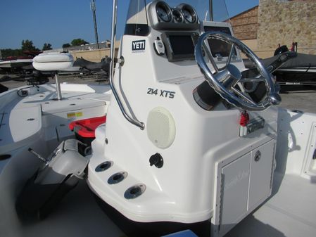 Nauticstar 214-XTS-SHALLOW-BAY image