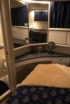 Sea Ray Aft Cabin image