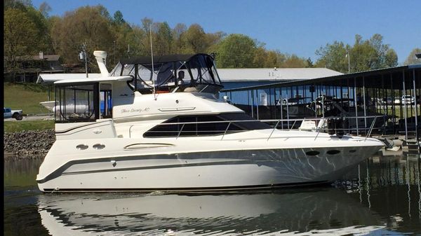Sea Ray Aft Cabin