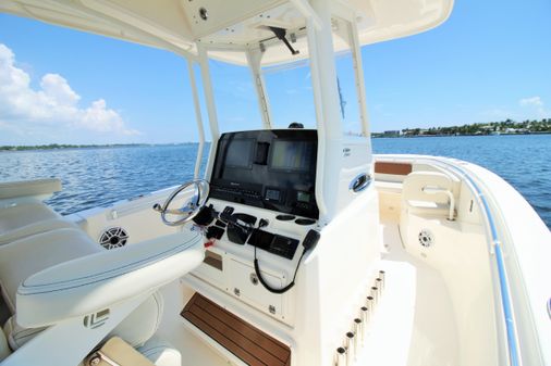 Cobia 280 CC with Seakeeper image