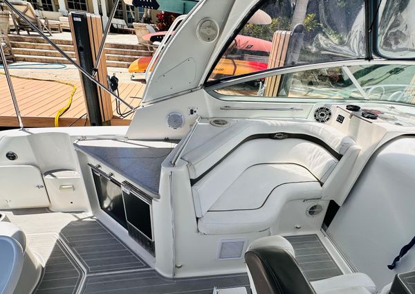 Rinker 350 Express Cruiser image