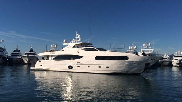 Majesty Yachts Majesty 105