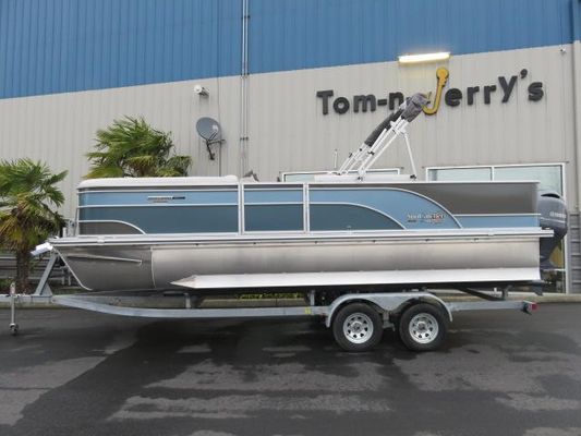 SunCatcher 322 RF Pontoon On Order - main image