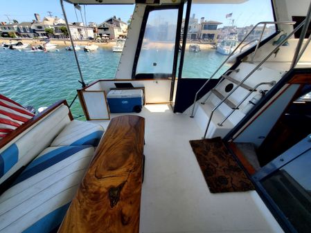 Sea Ray 415 Aft Cabin image