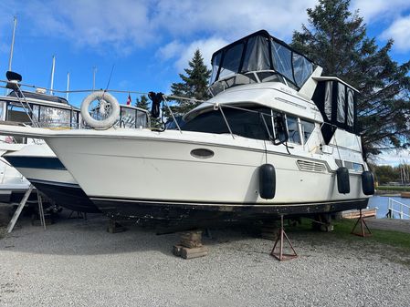 Carver 325-AFT-COCKPIT-MOTORYACHT image