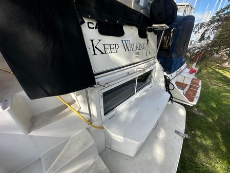 Carver 325-AFT-COCKPIT-MOTORYACHT image