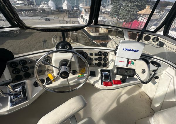 Carver 325-AFT-COCKPIT-MOTORYACHT image