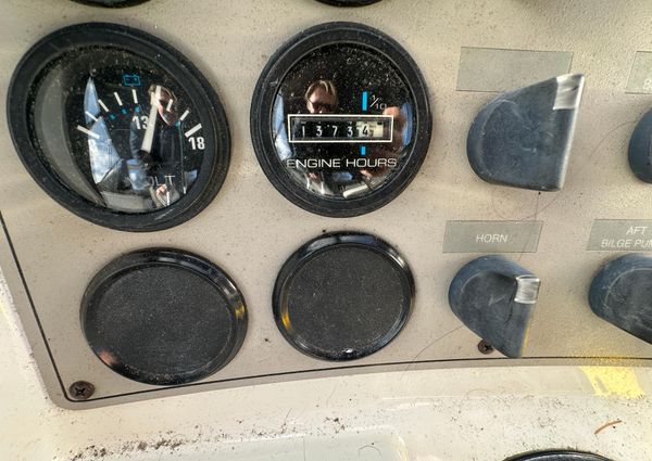 Carver 325-AFT-COCKPIT-MOTORYACHT image