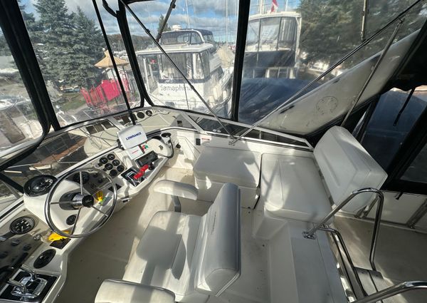 Carver 325-AFT-COCKPIT-MOTORYACHT image