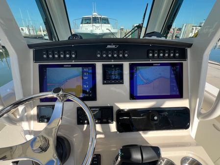 Boston Whaler 250 Outrage image