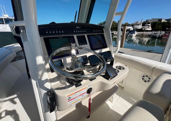 Boston Whaler 250 Outrage image