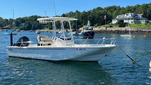 Boston Whaler 210 Montauk 